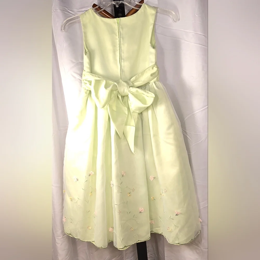 Elegant Light Green Sleeveless Spring or‎ Easter Dress